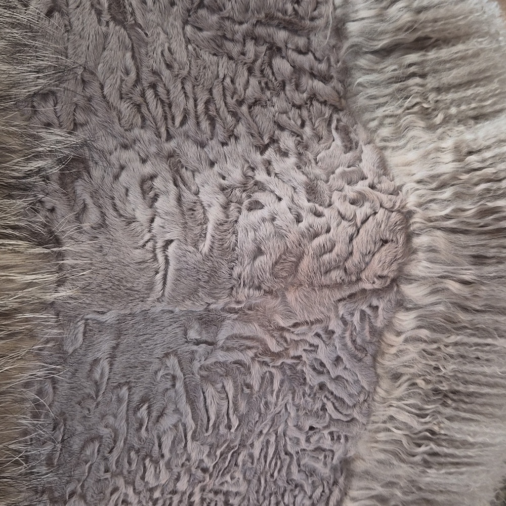Fur Cape - Coat - Picture 6 of 7